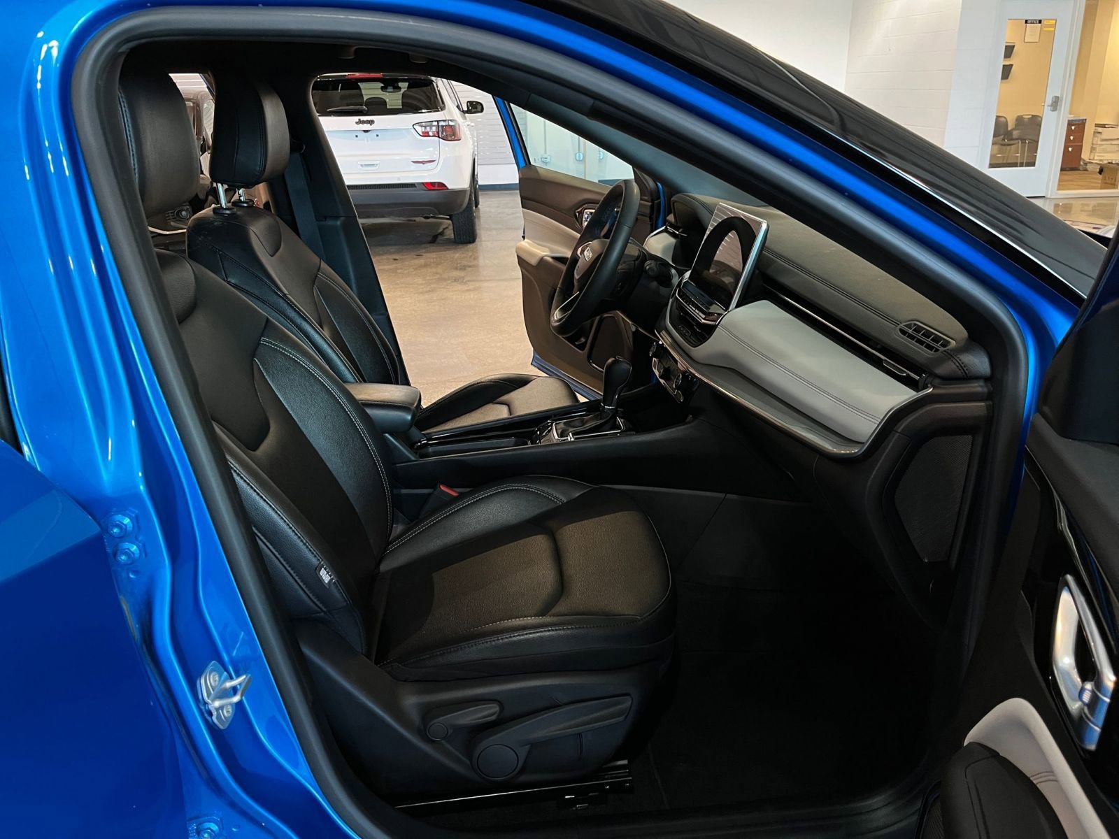 Used 2025 Jeep Compass Limited AWD/4WD image 36