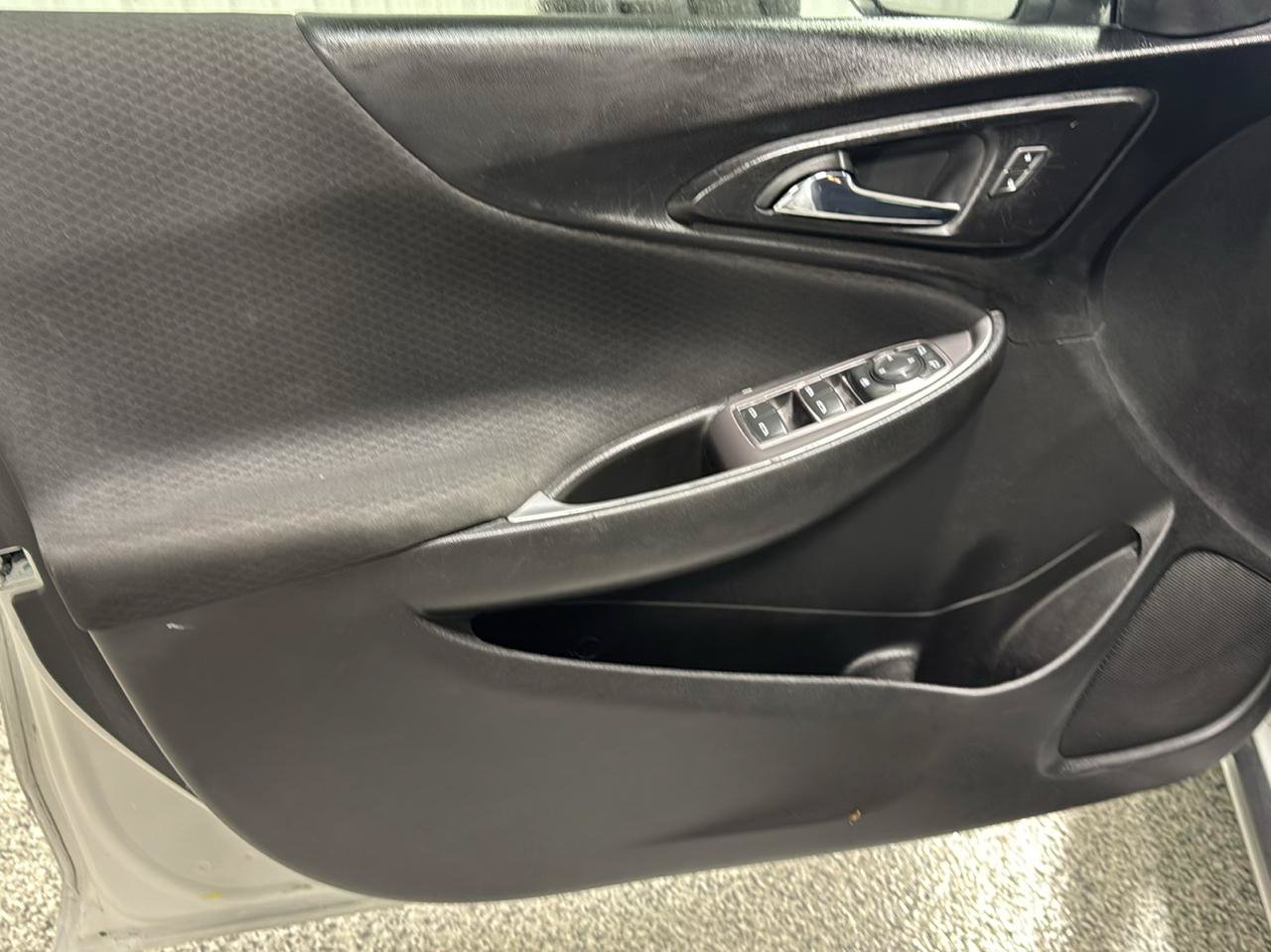 Used 2020 Chevrolet Malibu LT FWD image 17