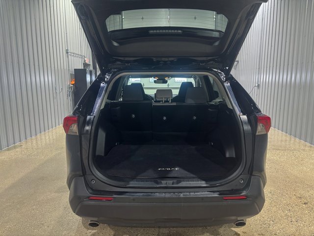 Used 2019 Toyota RAV4 XLE image 4