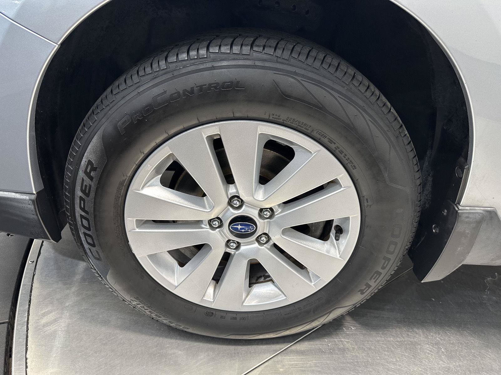 Used 2019 Subaru Outback 2.5i Premium w/ Popular Package #2 AWD/4WD image 9
