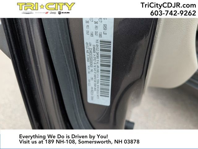 Used 2016 Dodge Grand Caravan SXT image 35