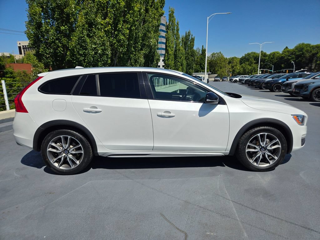 Used 2016 Volvo V60 T5 Cross Country w/ Convenience Package AWD/4WD image 2