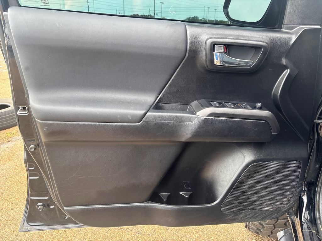 Used 2021 Toyota Tacoma TRD Off-Road image 9