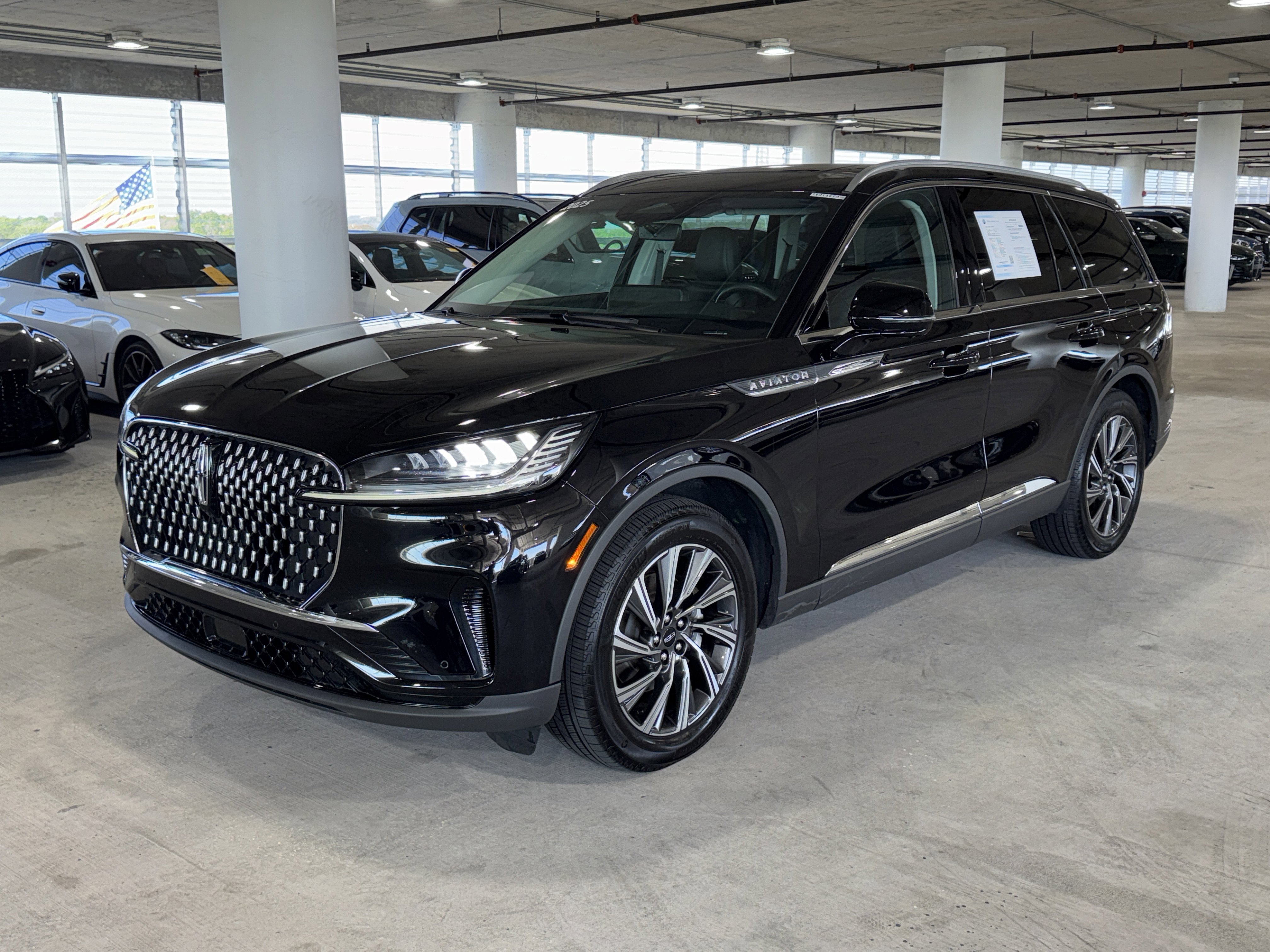 Used 2025 Lincoln Aviator 2WD image 4