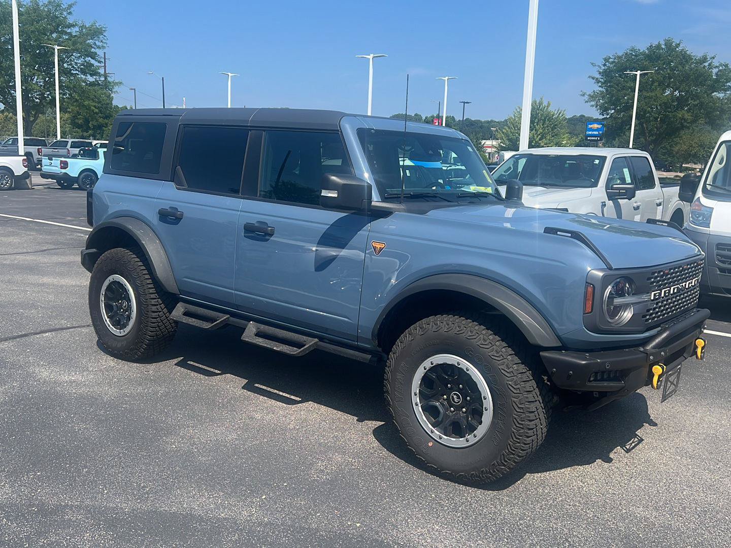 Used 2023 Ford Bronco Badlands AWD/4WD image 3