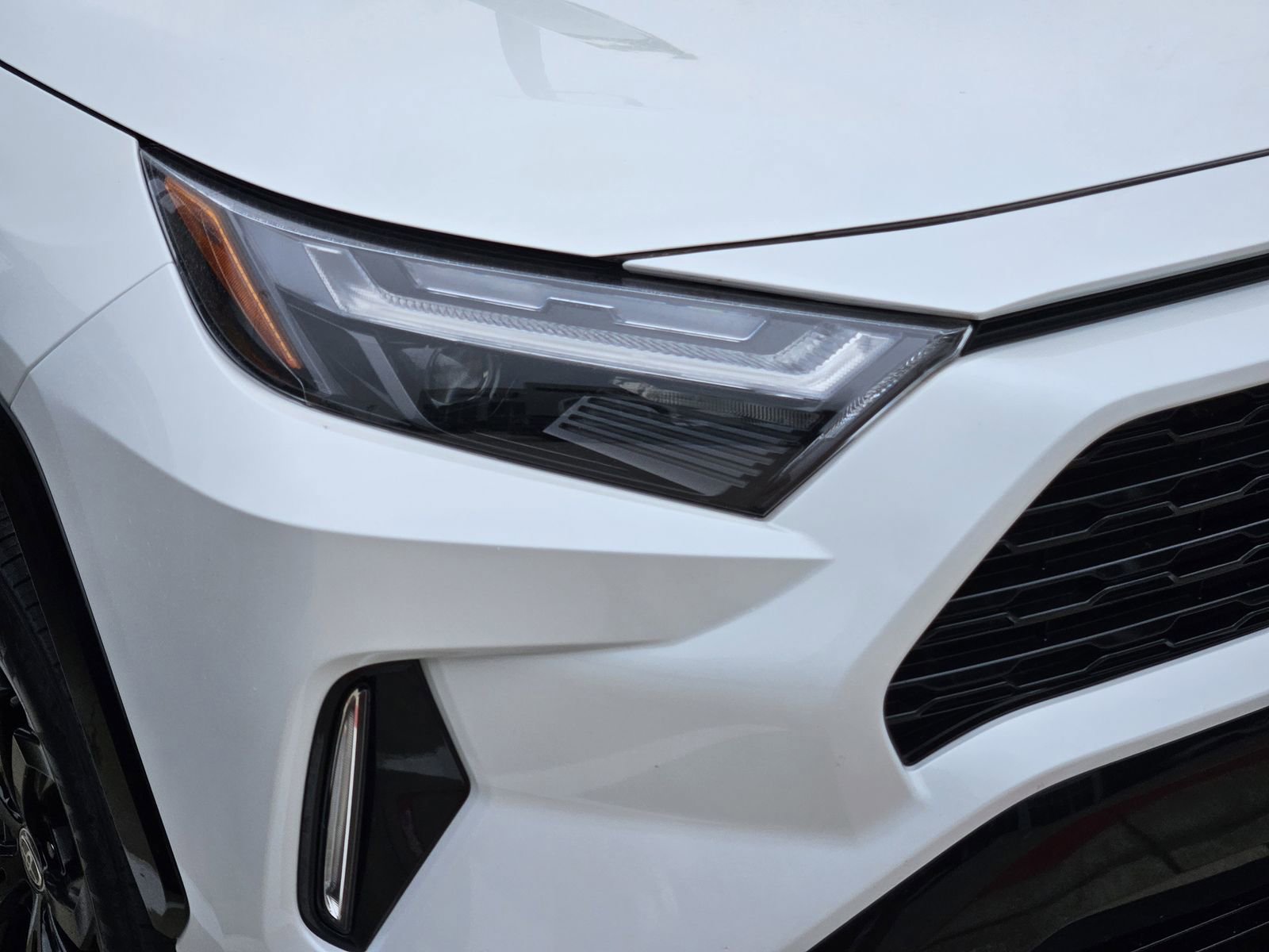 Used 2023 Toyota RAV4 XSE AWD/4WD image 8