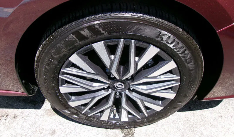 Used 2025 Nissan Altima 2.5 SV FWD image 9