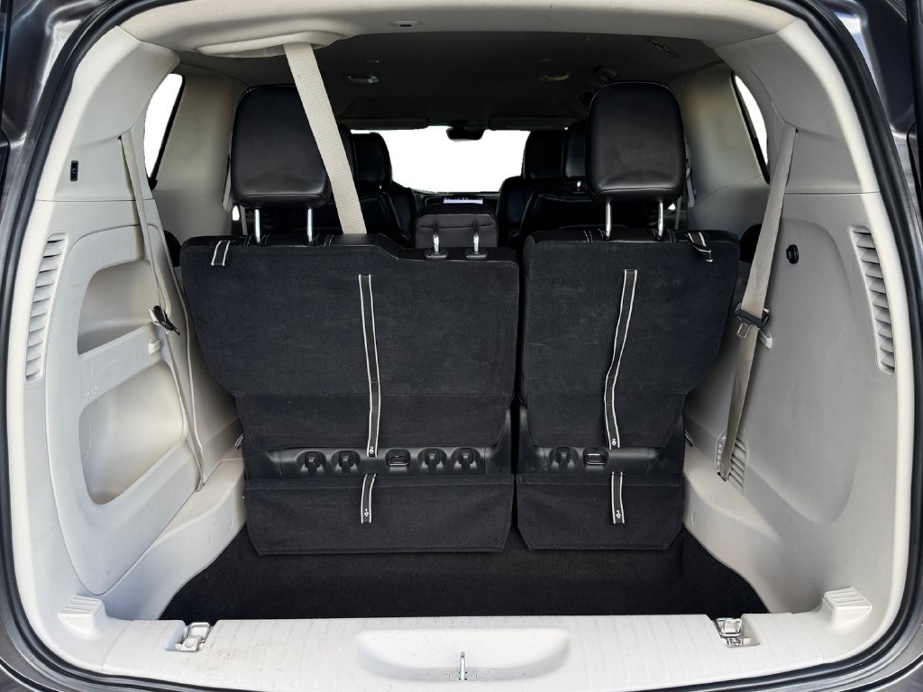Used 2023 Chrysler Pacifica Touring-L FWD image 19