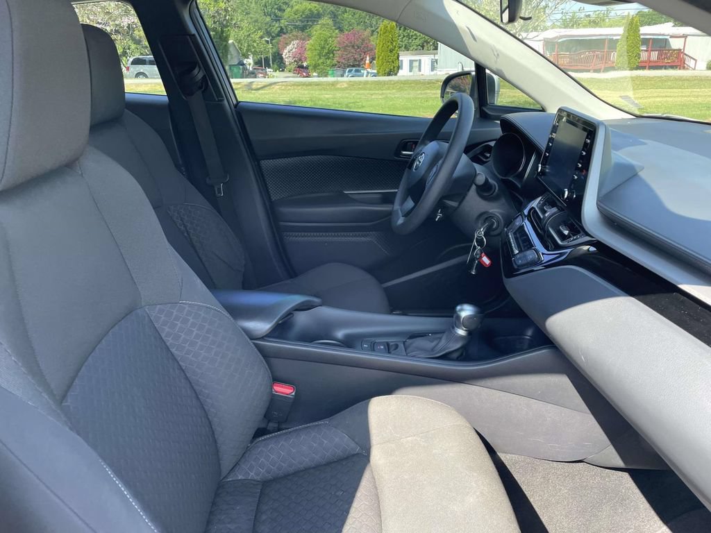 Used 2021 Toyota C-HR LE FWD image 9