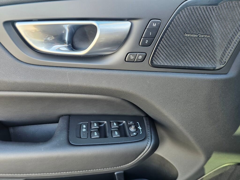 Used 2024 Volvo XC60 T8 Plus w/ Protection Package Premier image 27