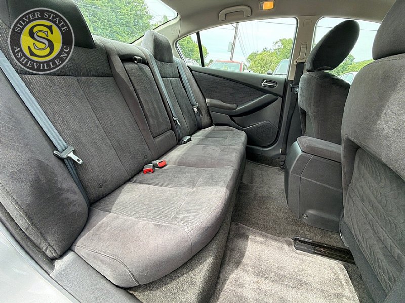Used 2011 Nissan Altima 2.5 S FWD image 18