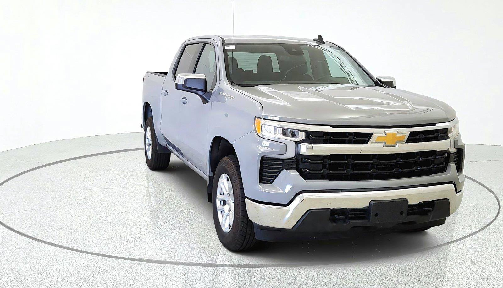 Used 2024 Chevrolet Silverado 1500 LT AWD/4WD image 2