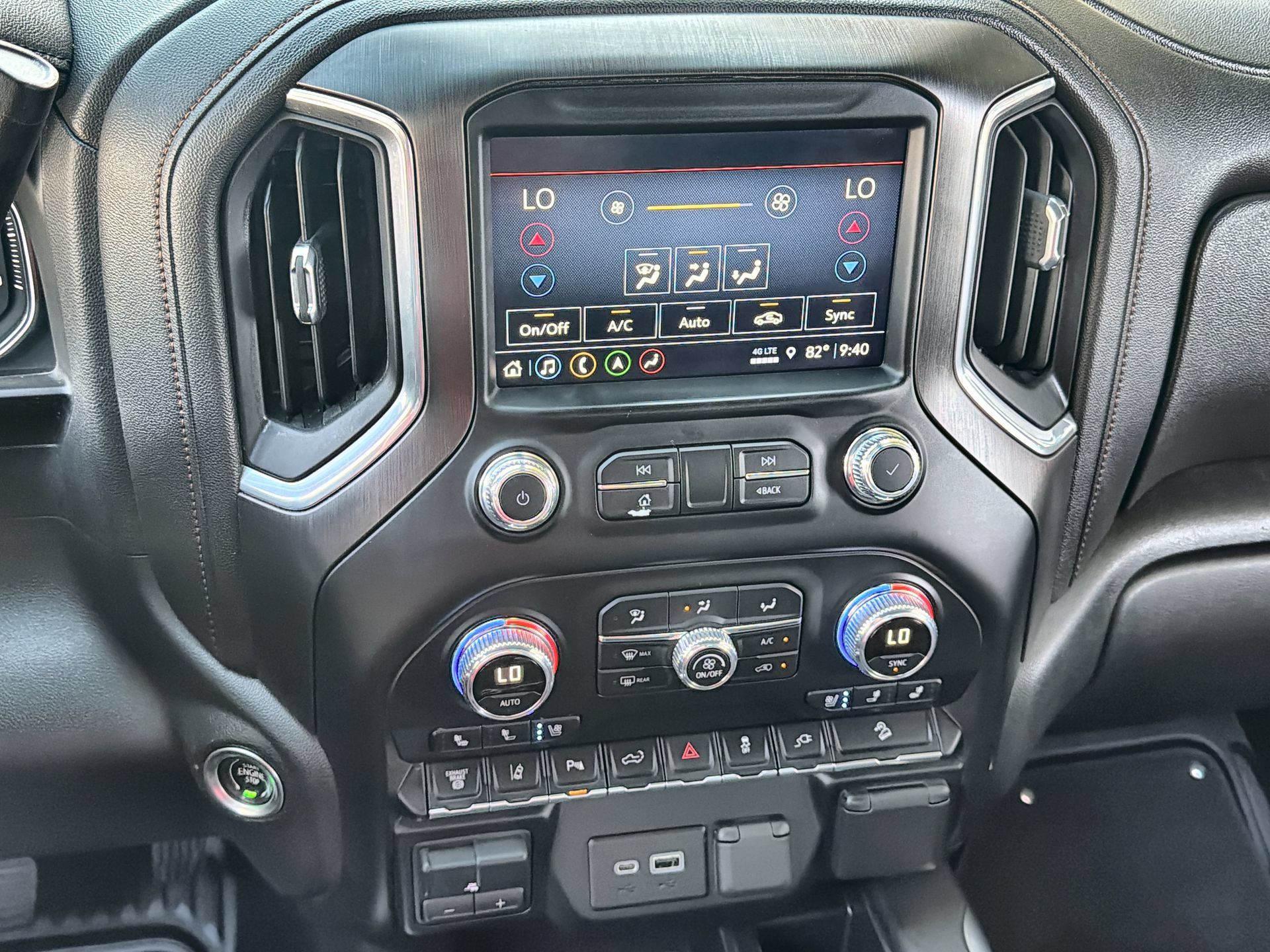 Used 2022 GMC Sierra 2500 AT4 w/ AT4 Premium Plus Package AWD/4WD image 18