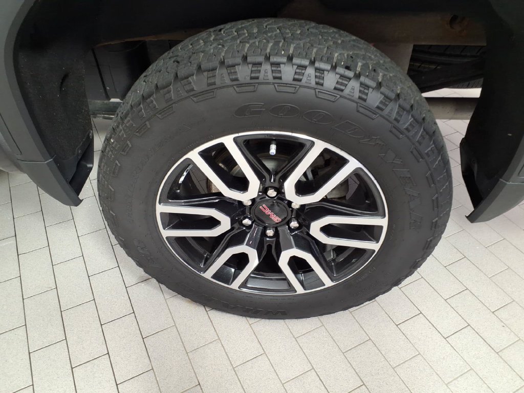 Used 2024 GMC Sierra 1500 AT4 w/ Technology Package AWD/4WD image 8