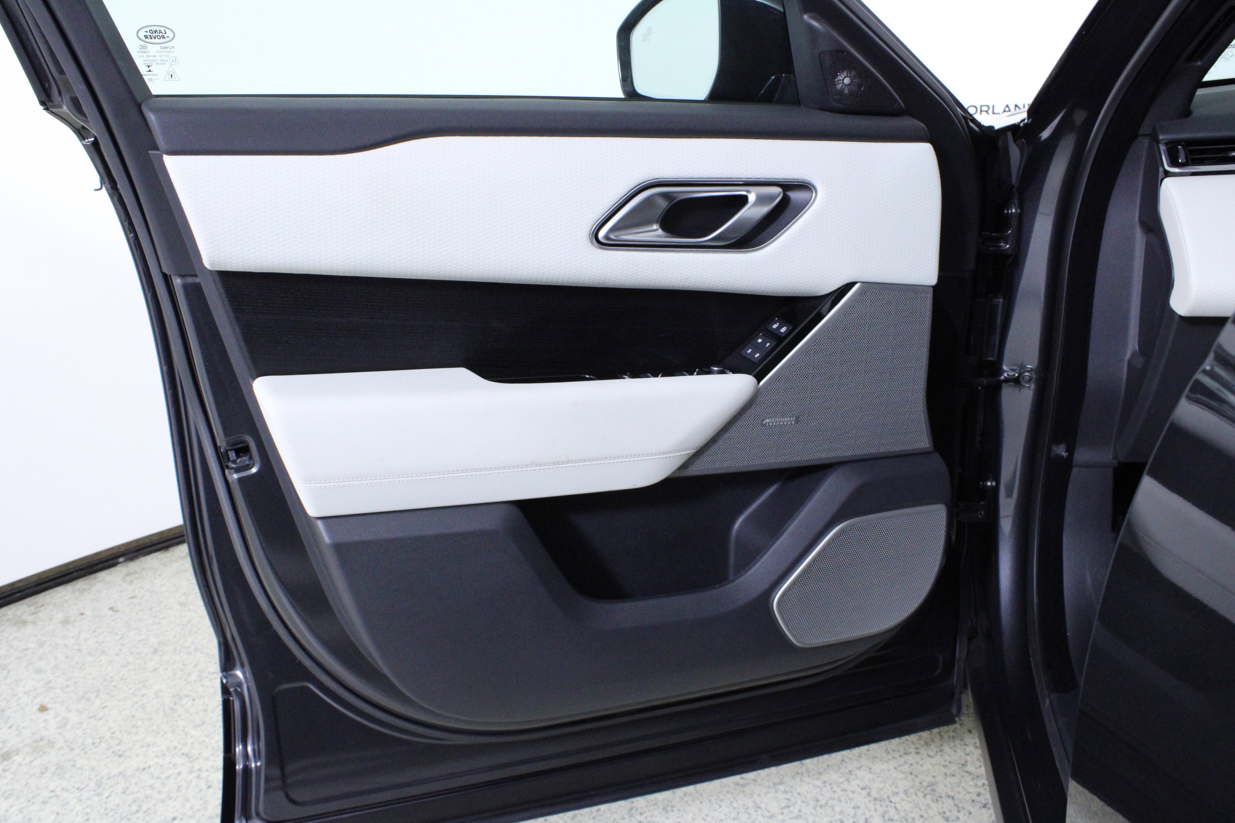 Used 2023 Land Rover Range Rover Velar R-Dynamic S AWD/4WD image 18