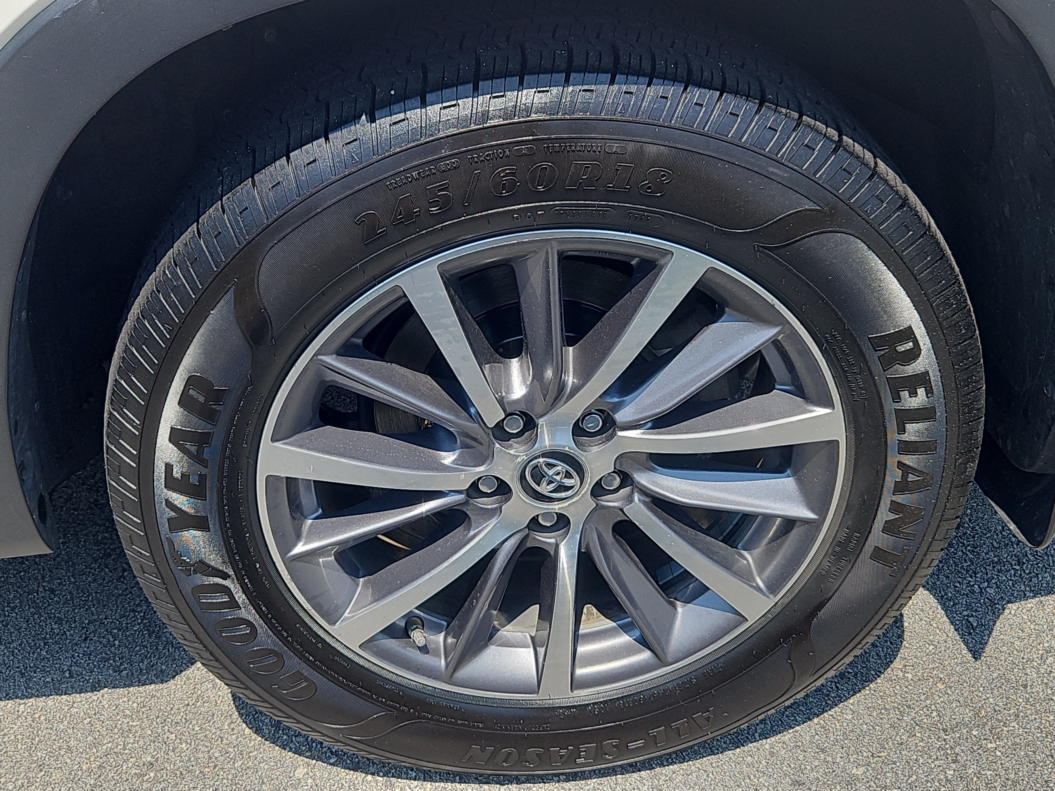 Used 2019 Toyota Highlander XLE AWD/4WD image 5