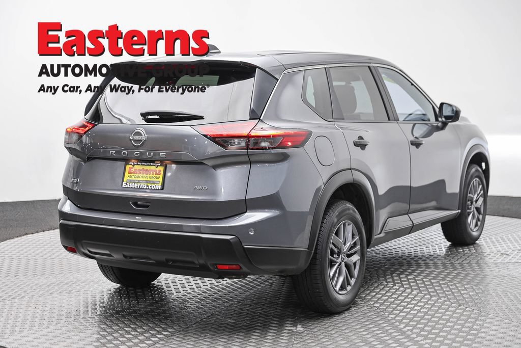 Used 2024 Nissan Rogue S AWD/4WD image 5