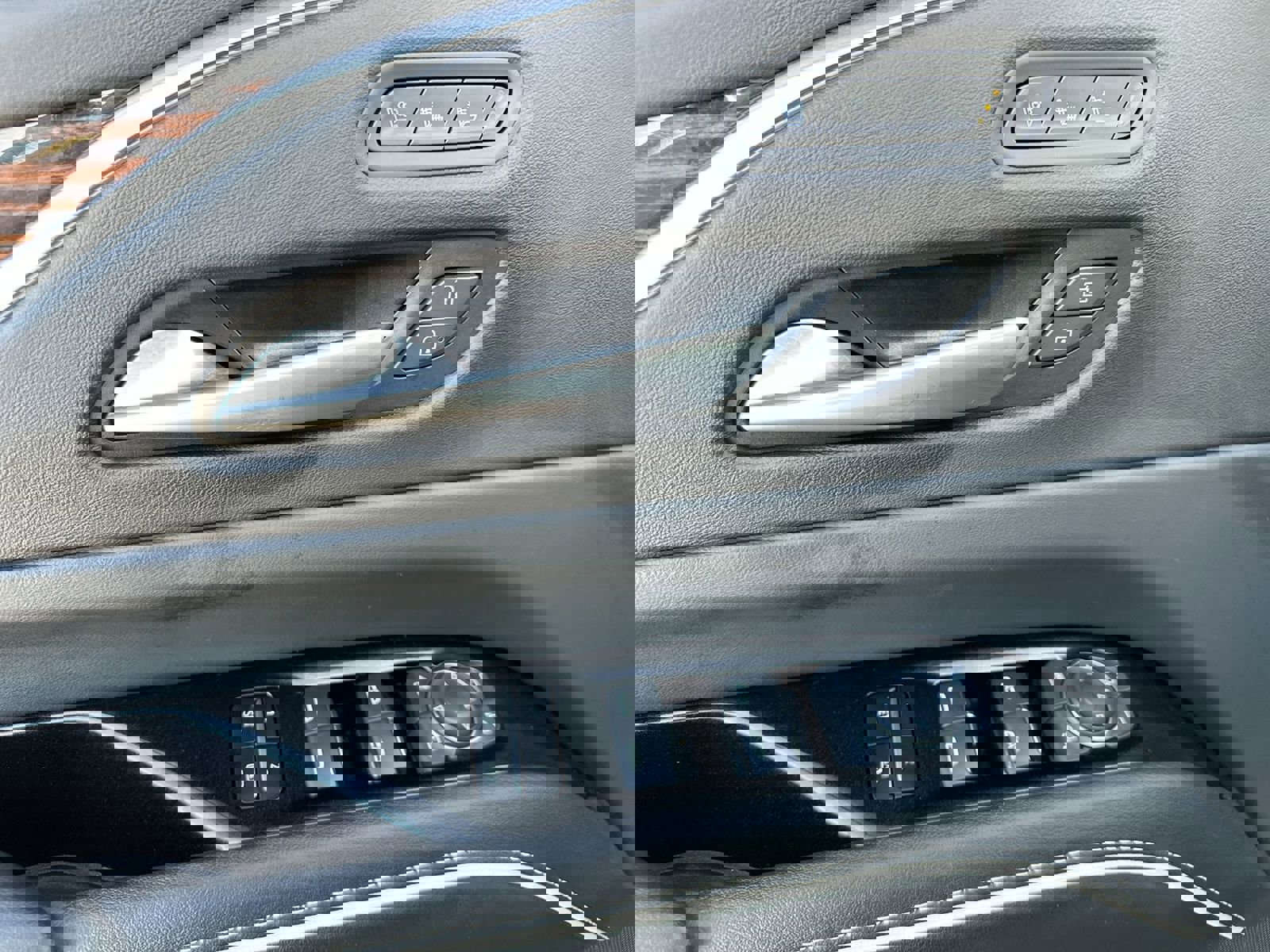 Used 2023 Cadillac Escalade ESV Premium Luxury image 13