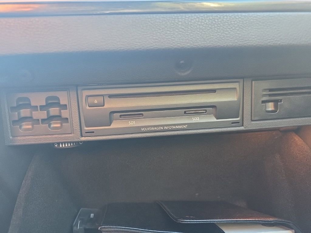 Used 2017 Volkswagen Golf R 4-Door image 33