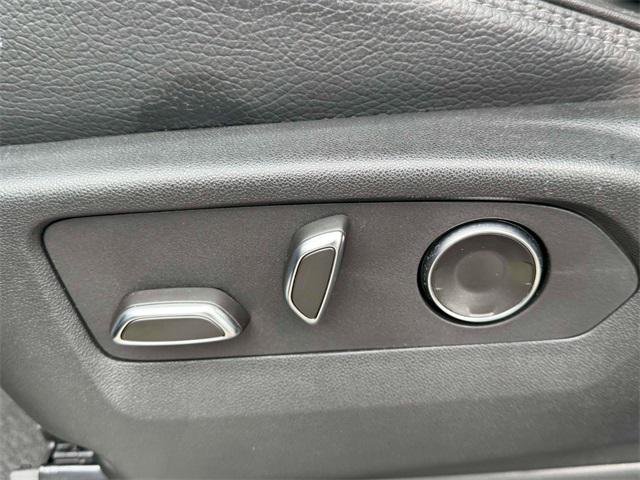 Used 2024 GMC Yukon XL Denali image 15