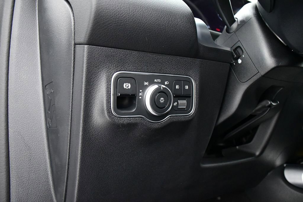 New 2026 Mercedes-Benz GLB 250 4MATIC image 9