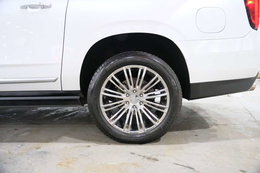 Used 2022 GMC Yukon XL Denali w/ Advanced Technology Package AWD/4WD image 7