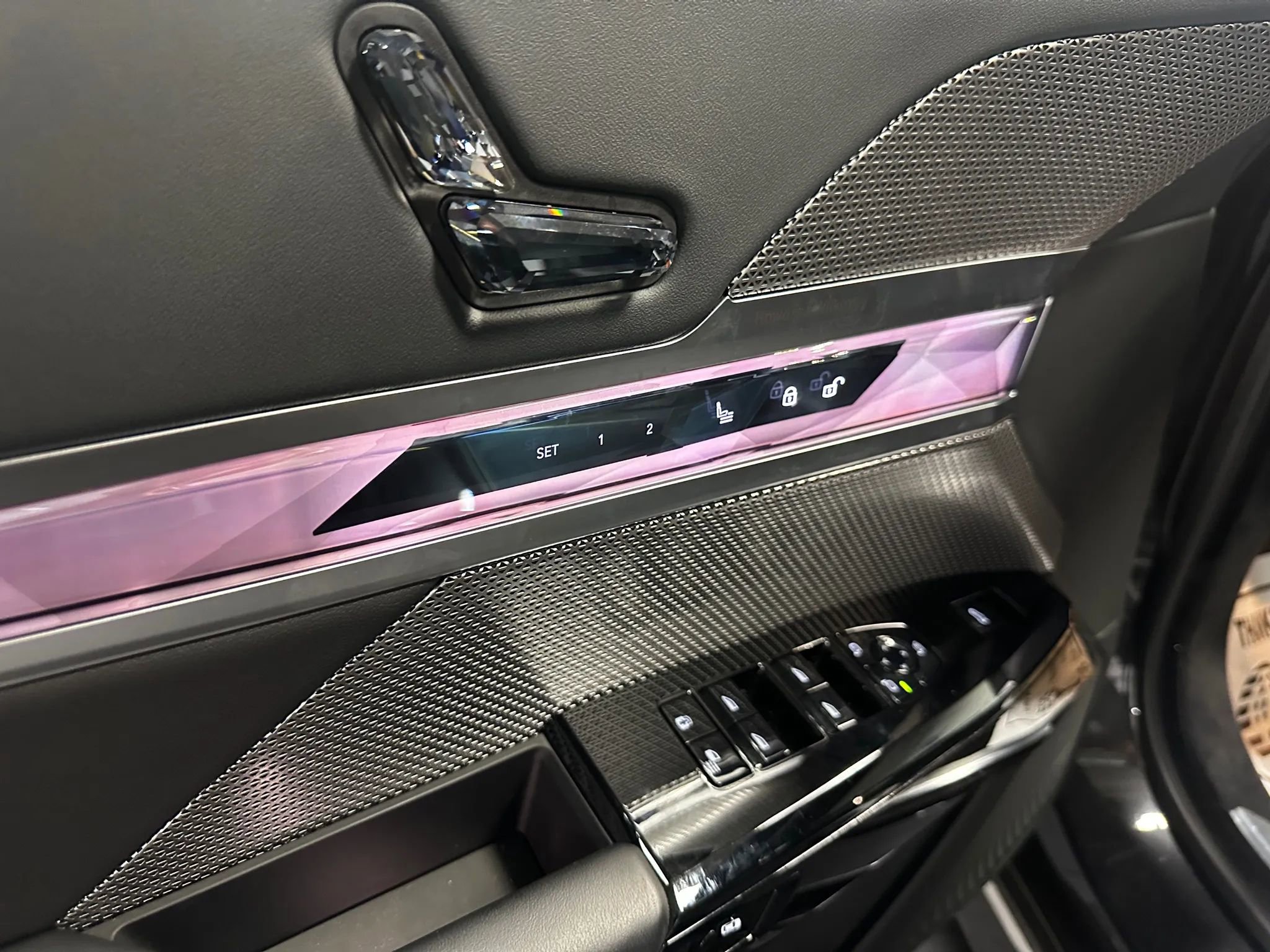 Used 2024 BMW i7 xDrive60 w/ Executive Package AWD/4WD image 14