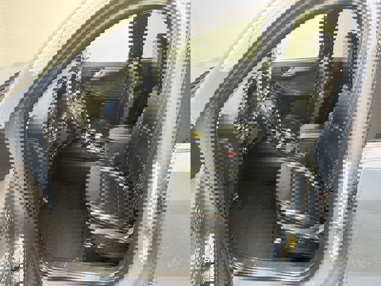 Used 2024 Ford Escape Platinum image 3