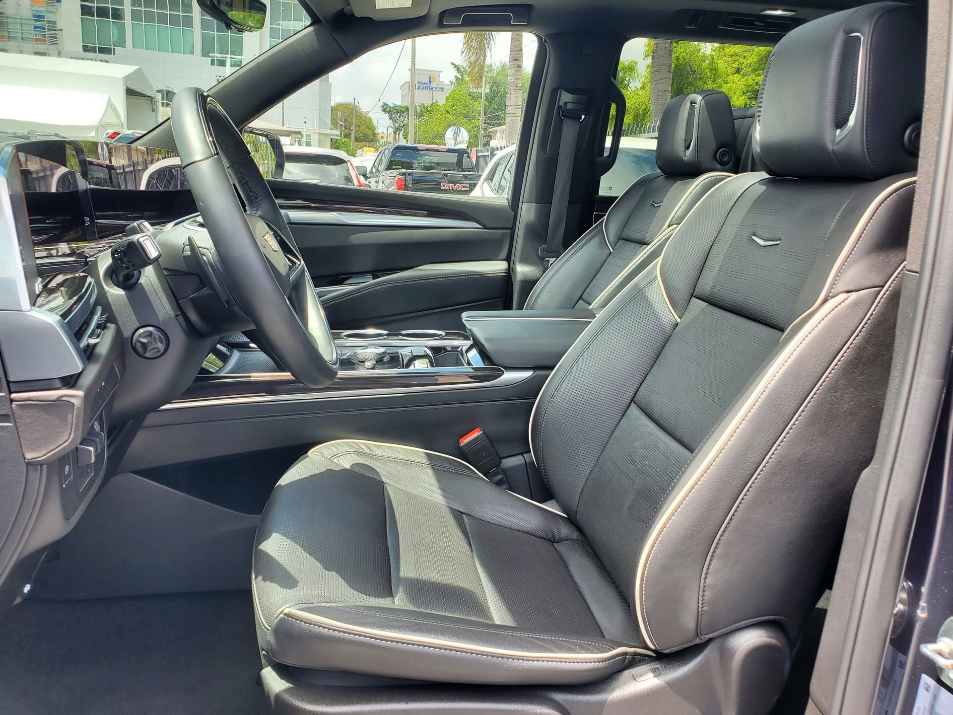 Used 2025 Cadillac Escalade Premium Luxury image 20