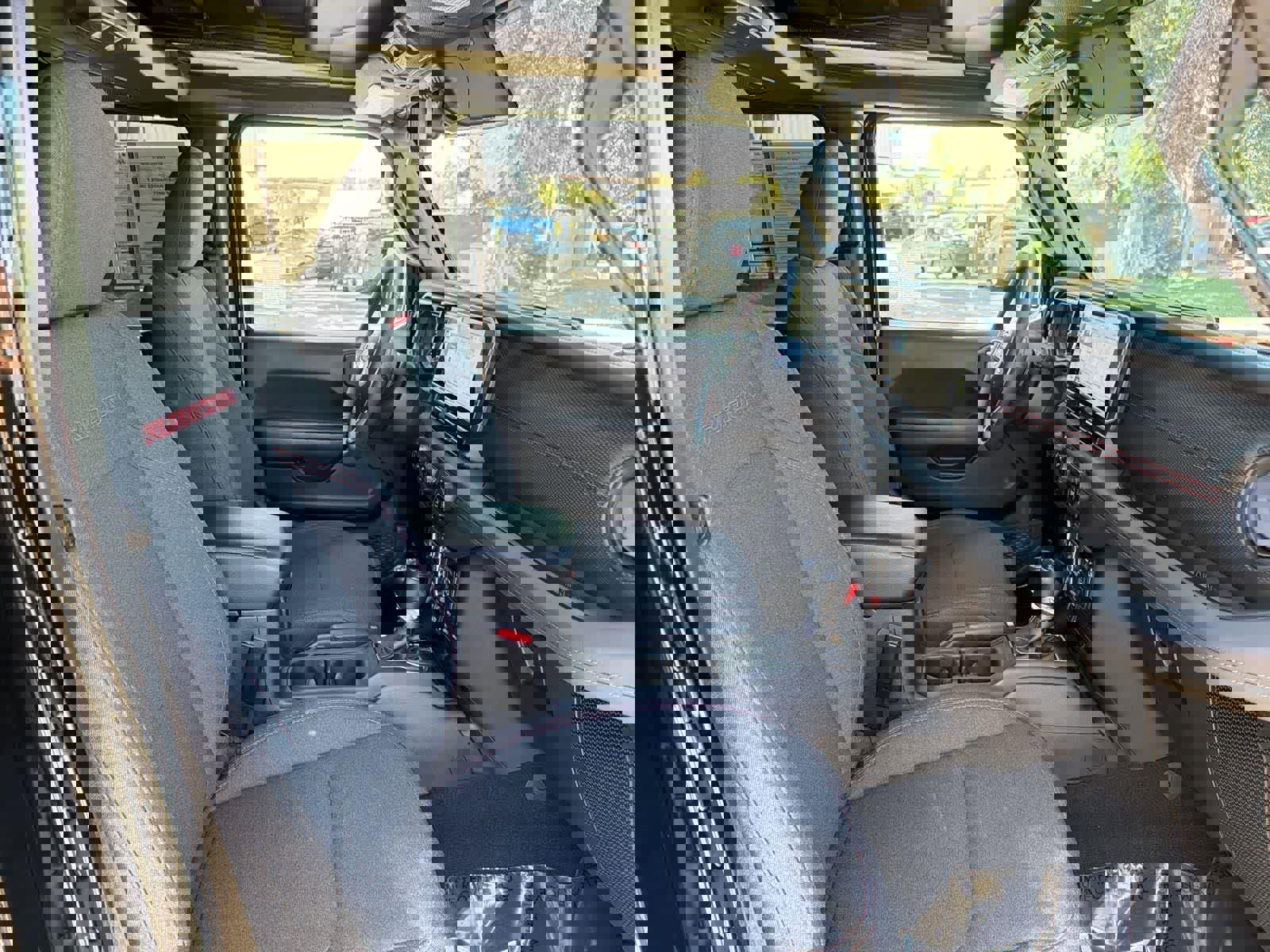 Used 2024 Jeep Wrangler Unlimited Rubicon w/ Technology Group image 32