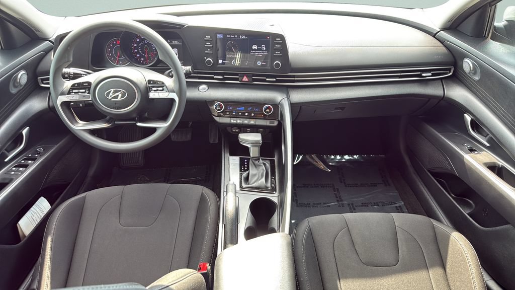 Used 2022 Hyundai Elantra SEL FWD image 11