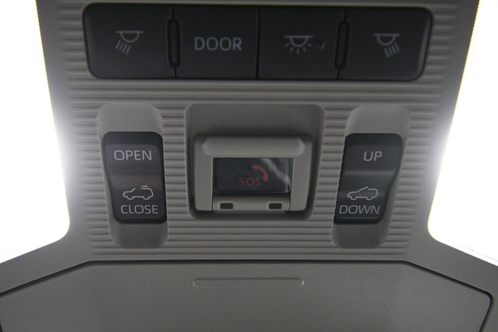 Used 2025 Toyota RAV4 XLE w/ Convenience Package image 18