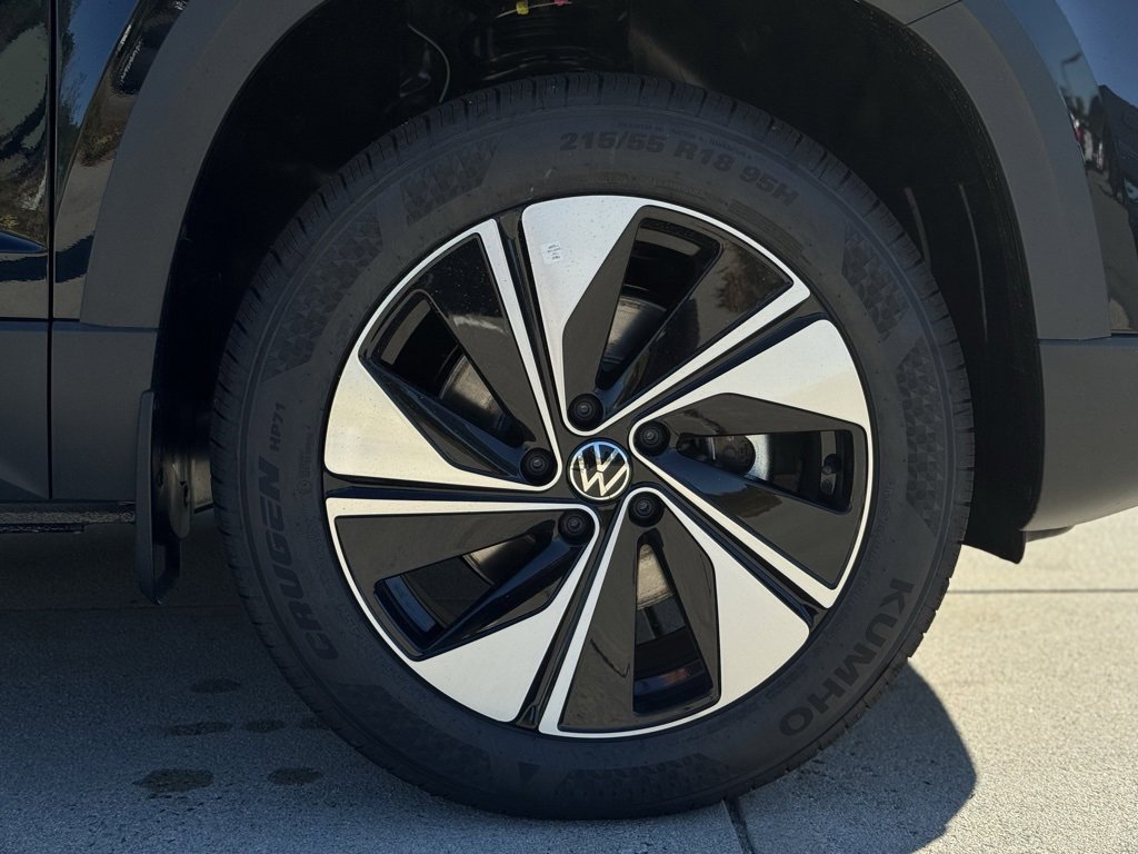 New 2025 Volkswagen Taos SE image 7