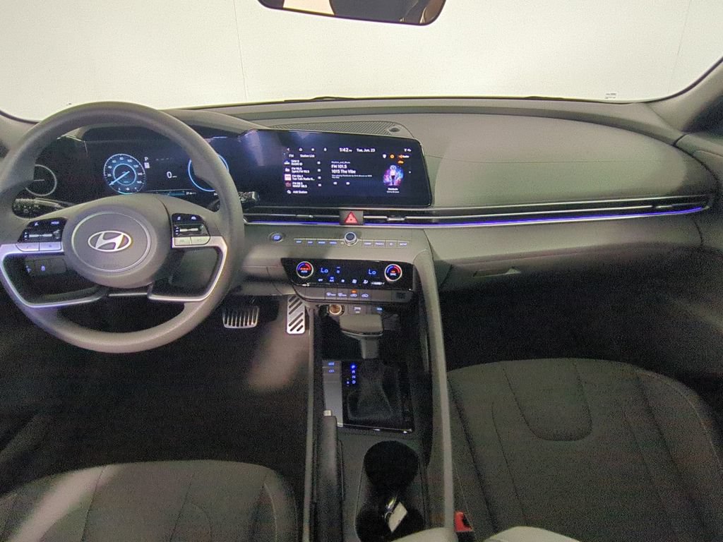 Used 2024 Hyundai Elantra SEL FWD image 16