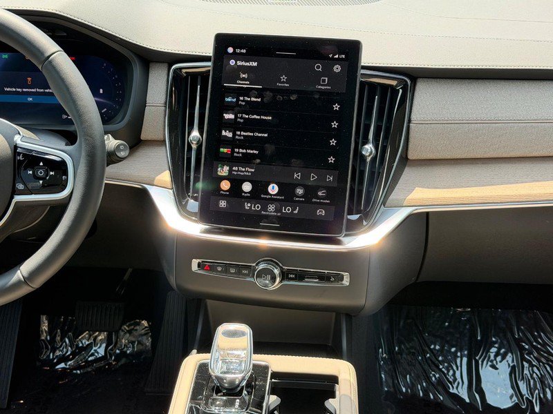 Certified 2025 Volvo XC90 B5 Plus AWD/4WD image 14