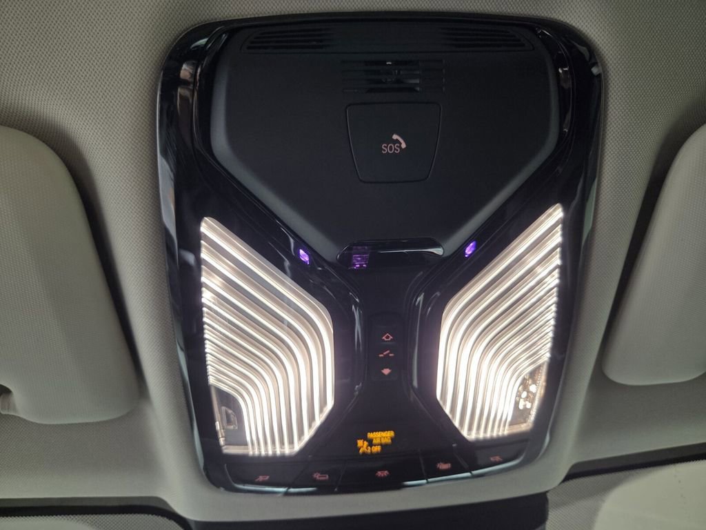 Used 2023 BMW X7 xDrive40i w/ Premium Package image 16