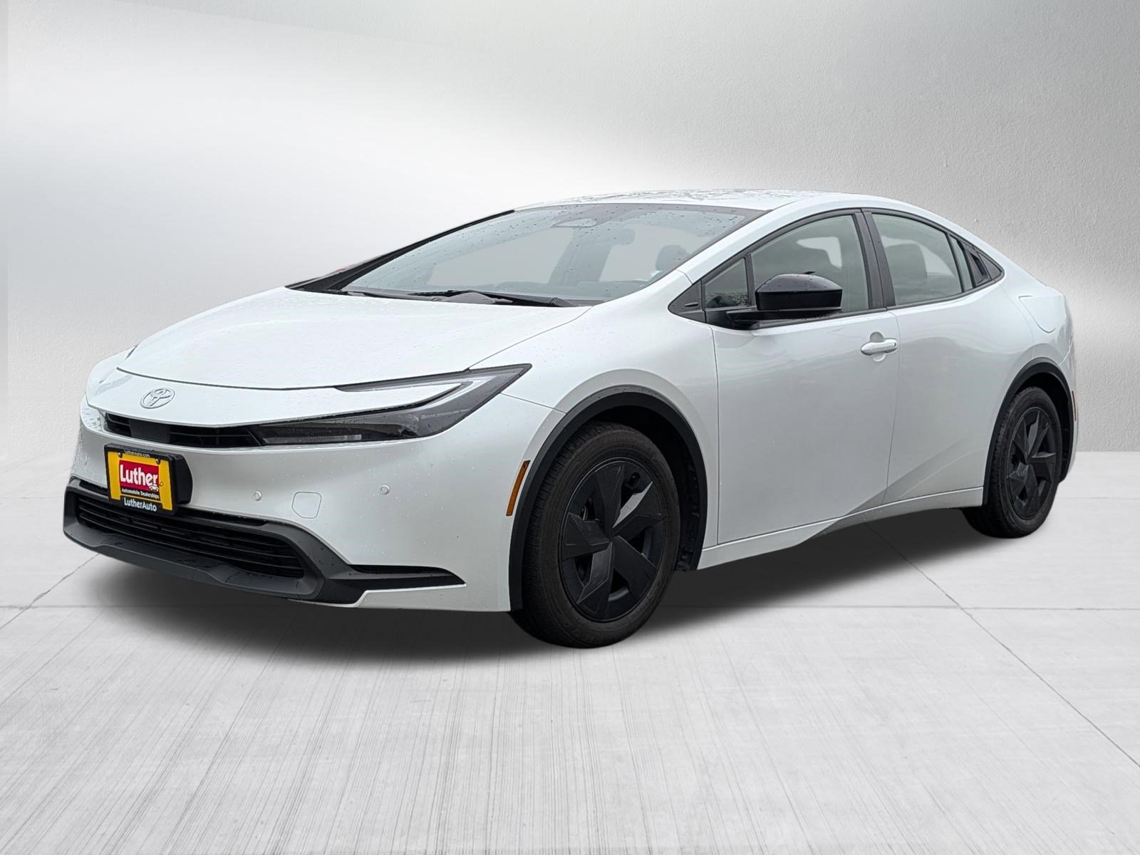 Used 2023 Toyota Prius LE FWD image 3