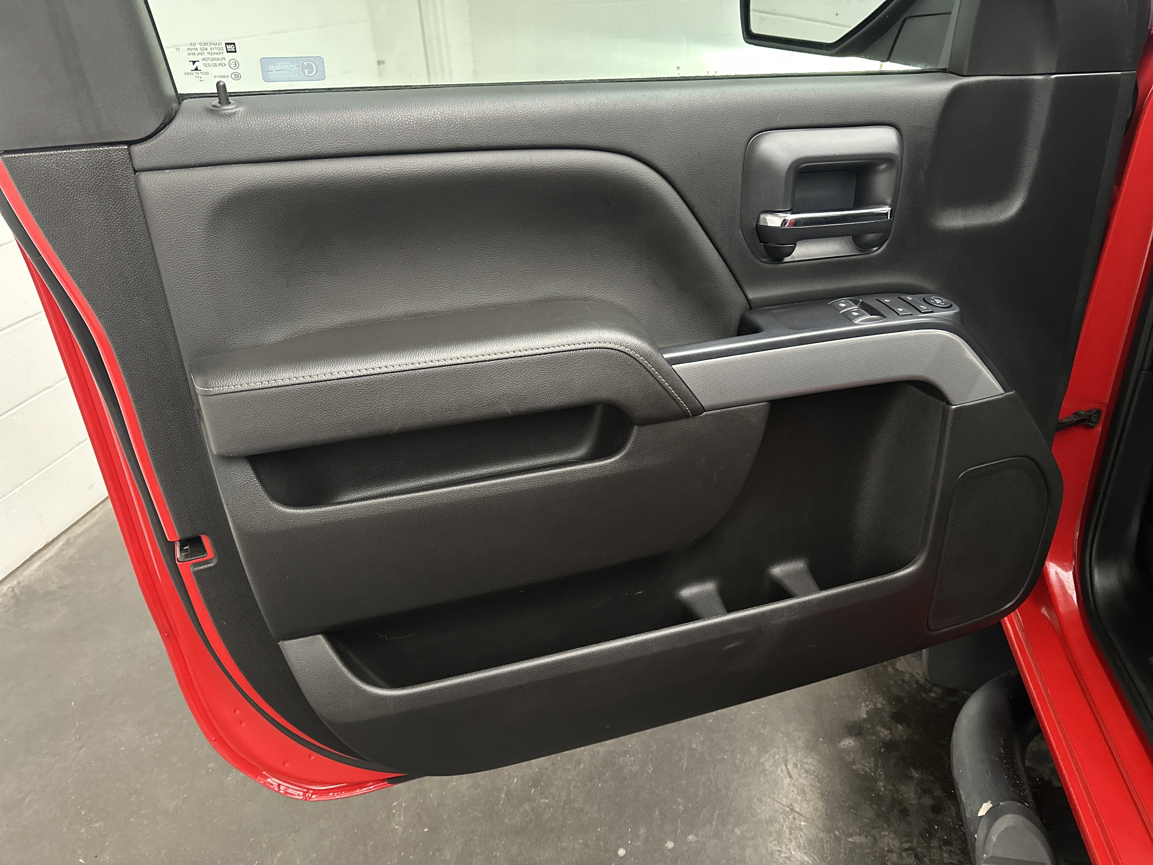 Used 2018 Chevrolet Silverado 1500 LT image 19