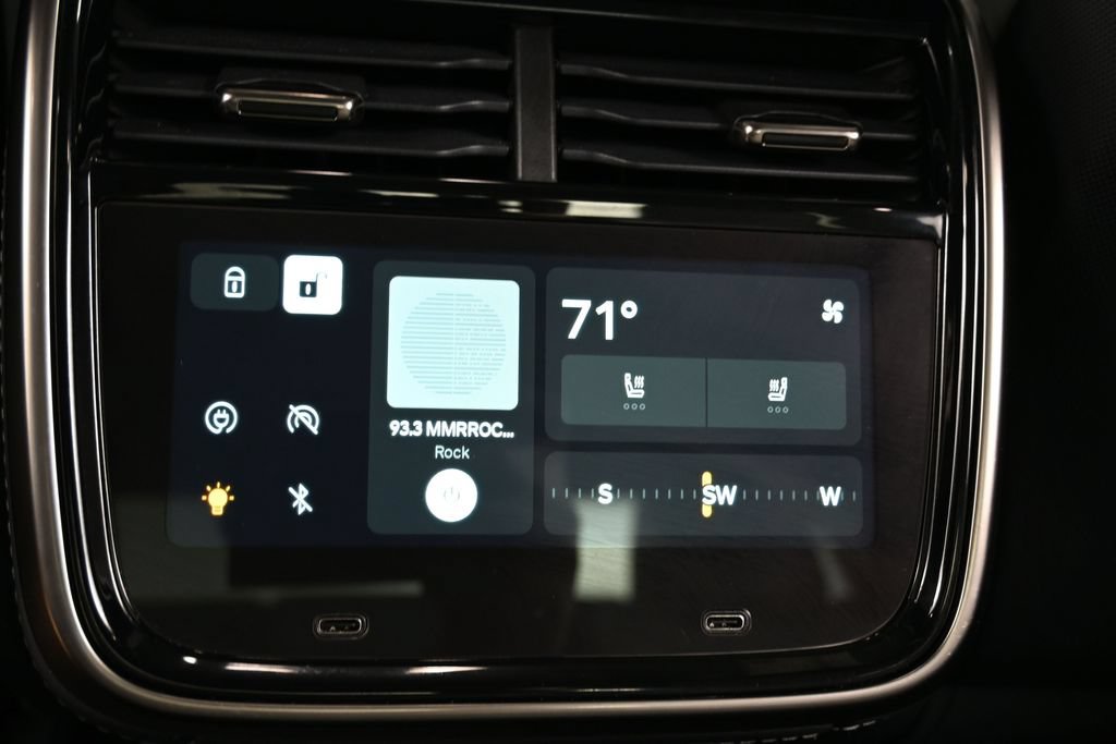 Used 2022 Rivian R1T Adventure AWD/4WD image 31