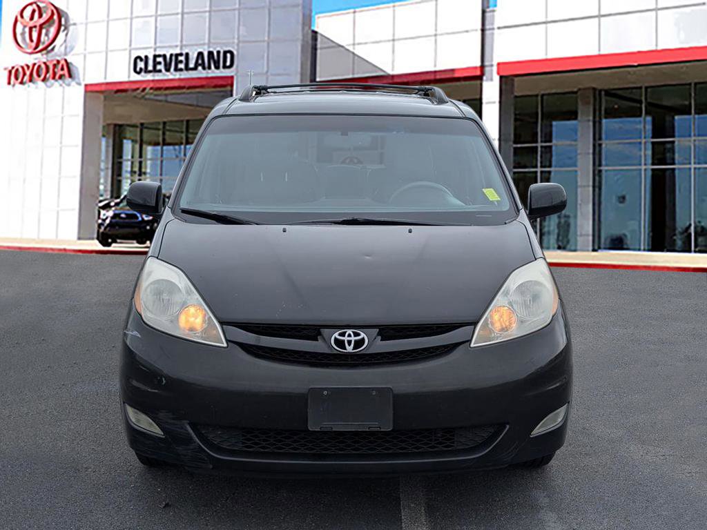 Used 2010 Toyota Sienna XLE image 3