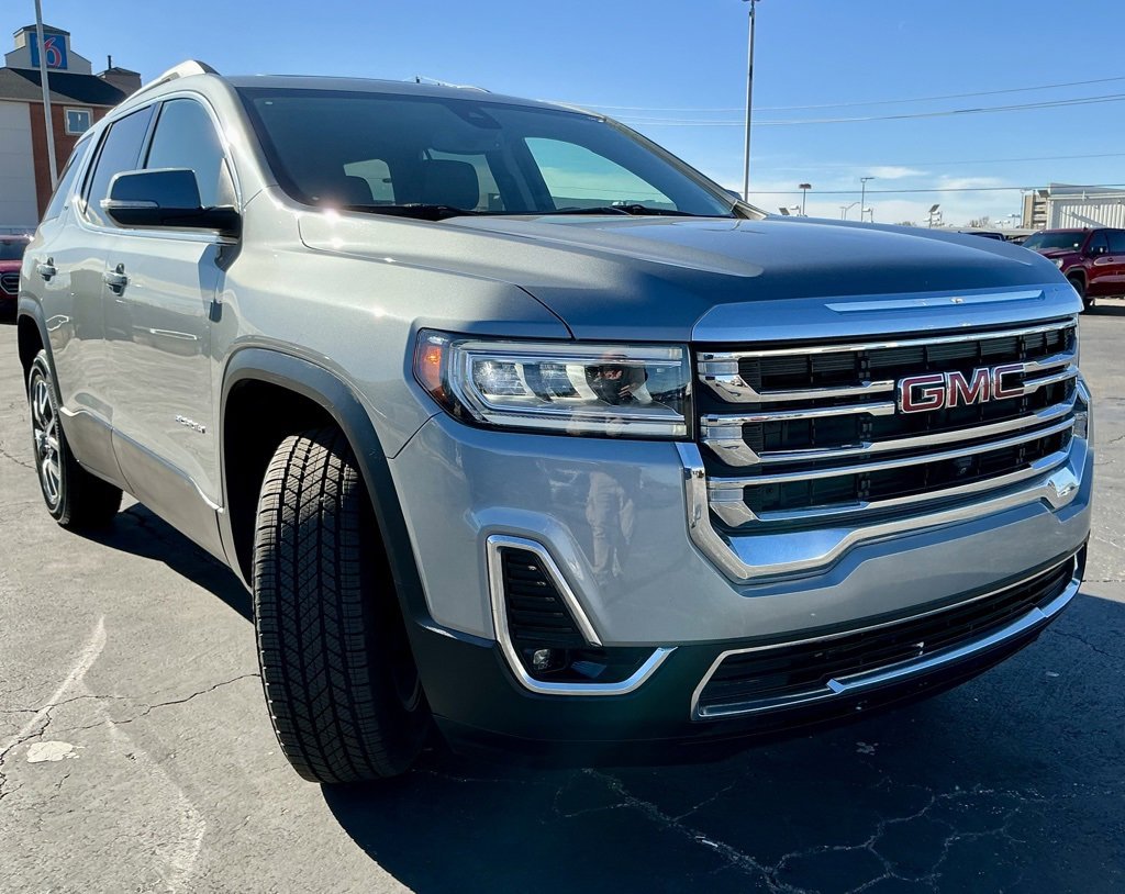 Used 2023 GMC Acadia SLT w/ Technology Package image 2