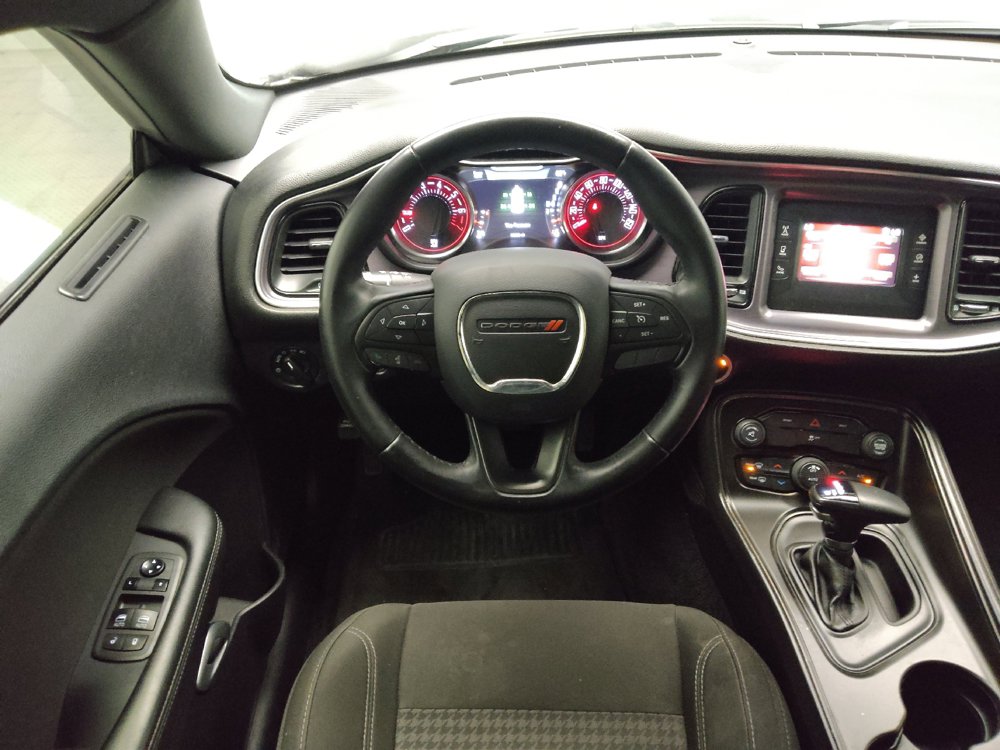 Used 2016 Dodge Challenger SXT RWD image 22
