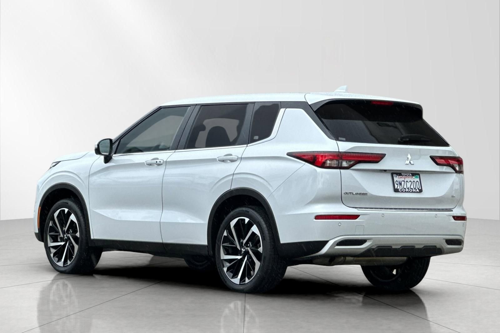 Used 2024 Mitsubishi Outlander SE image 5