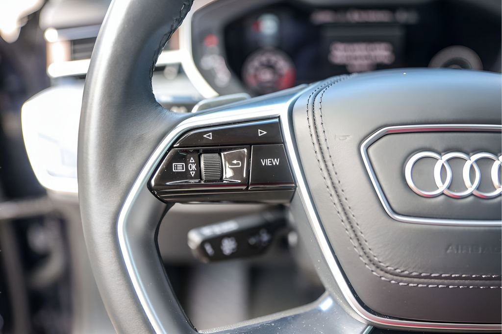 Used 2023 Audi A8 L 3.0T image 17