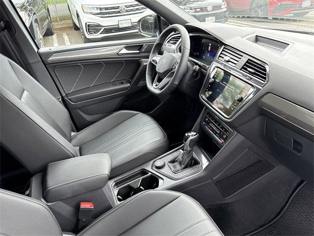 Used 2024 Volkswagen Tiguan SE R-Line image 30
