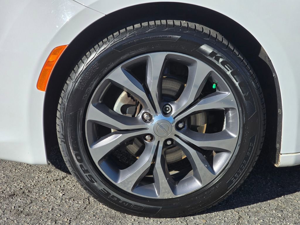 Used 2017 Chrysler Pacifica Limited w/ Tire & Wheel Group image 23