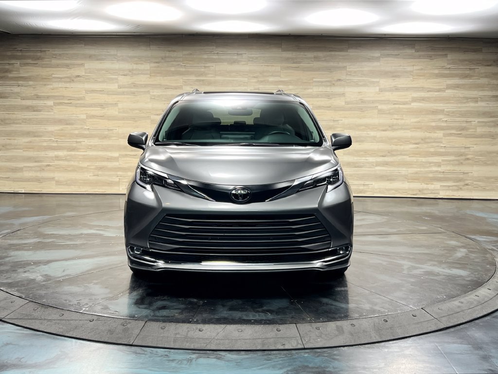 Used 2026 Toyota Sienna XLE AWD/4WD image 5
