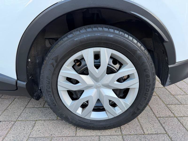 Used 2019 Toyota C-HR LE FWD image 25