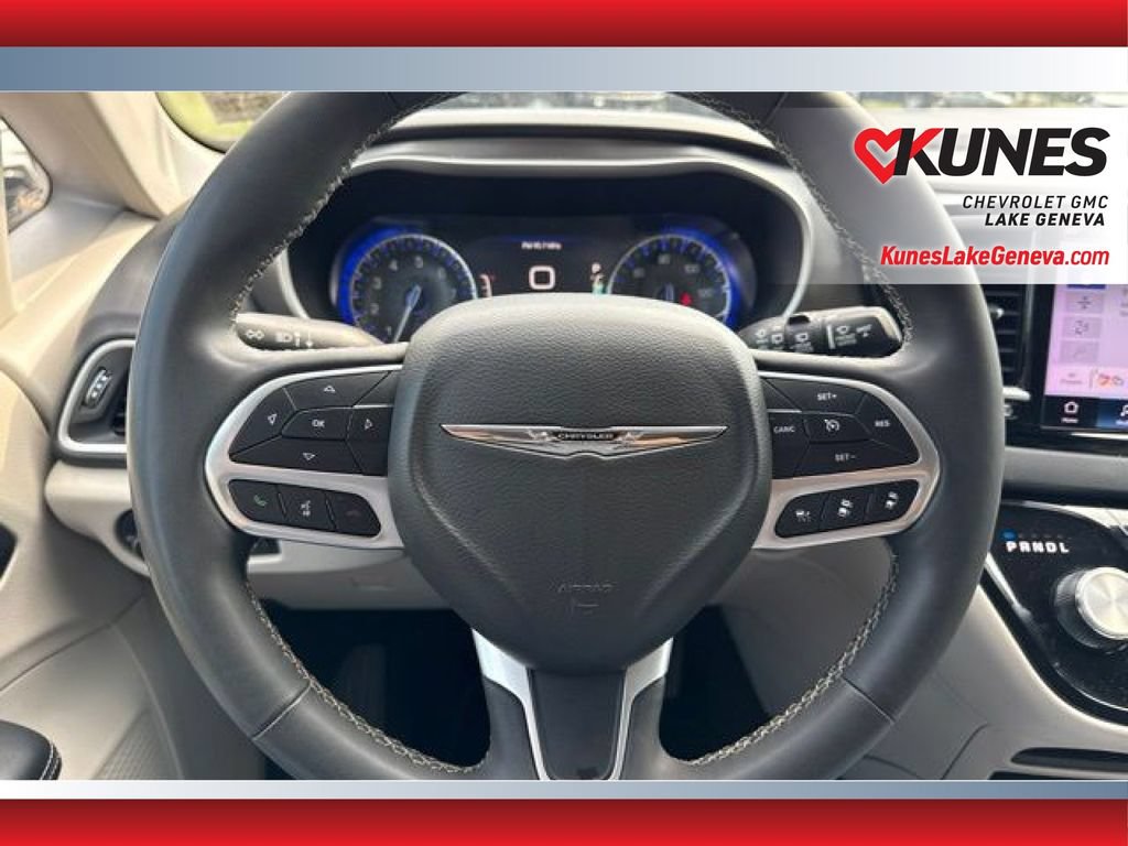Used 2024 Chrysler Pacifica Touring-L FWD image 28