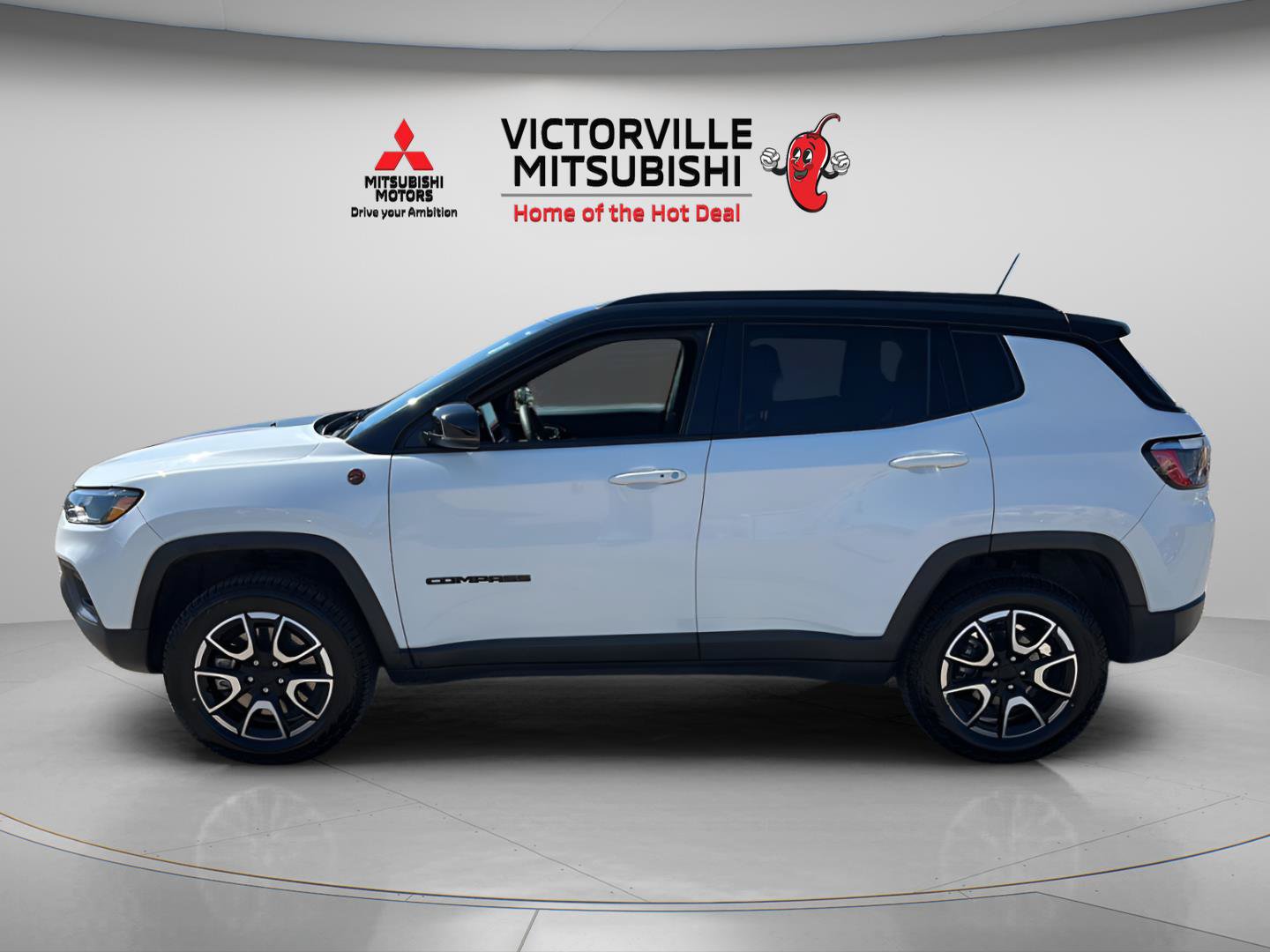 Used 2024 Jeep Compass Trailhawk AWD/4WD image 6